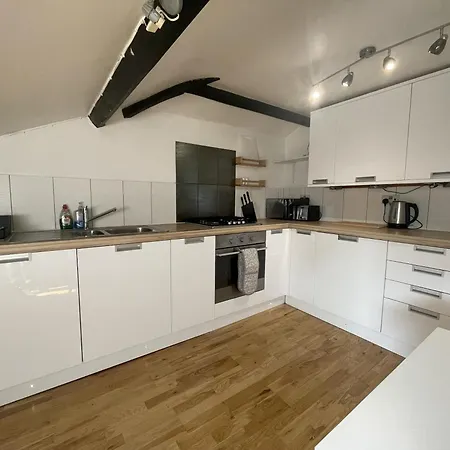 Apartment Enchanting Escape With Peaceful Views Bristol