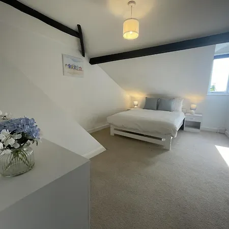 Apartment Enchanting Escape With Peaceful Views Bristol